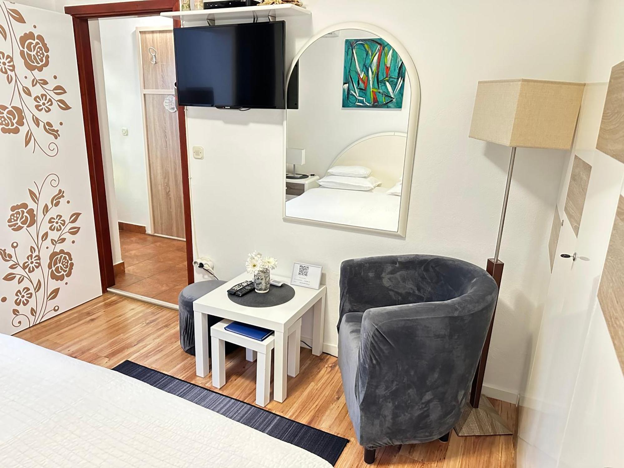 פרימוסטן Apartments - Rooms Vesna מראה חיצוני תמונה