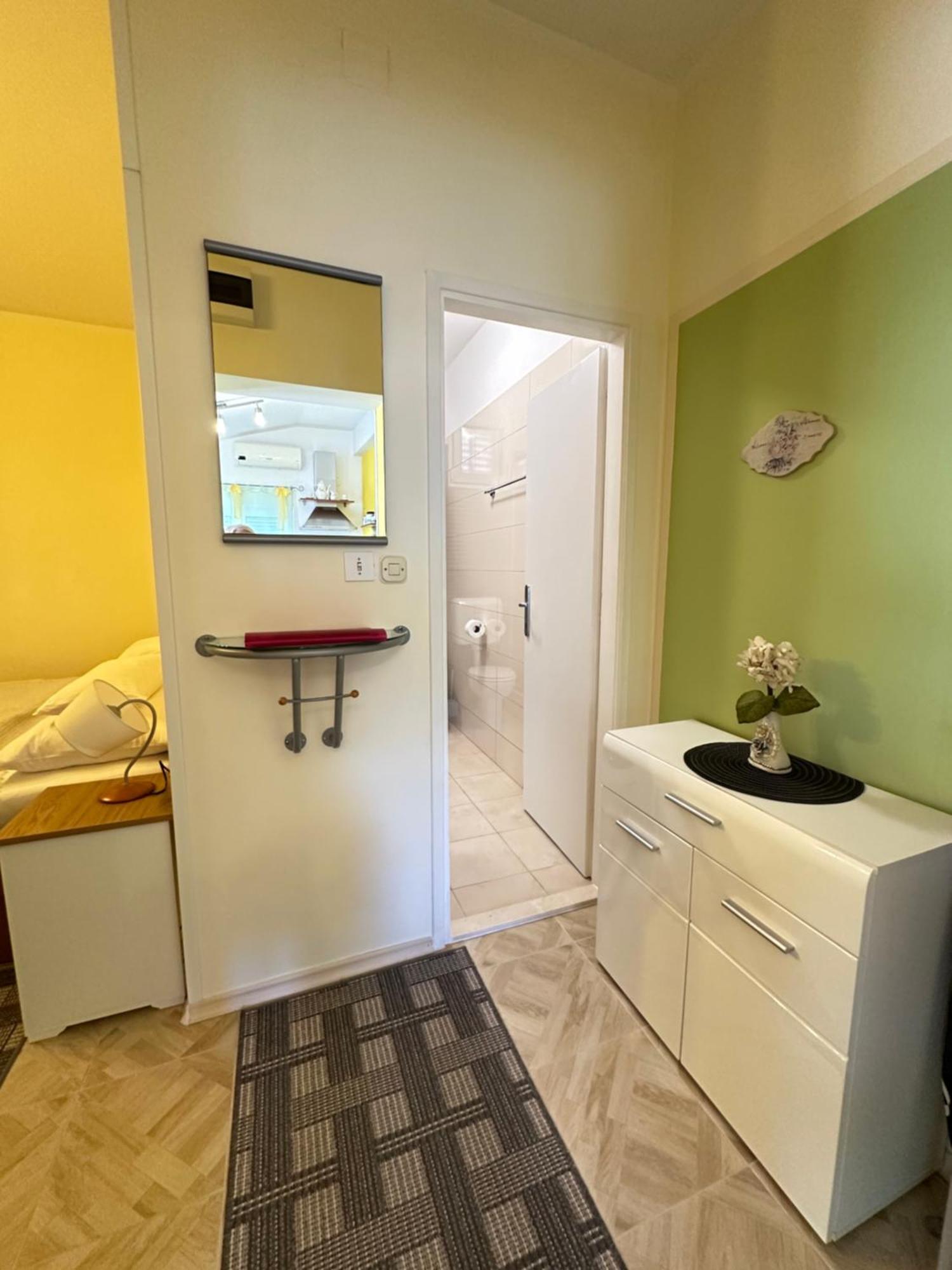 פרימוסטן Apartments - Rooms Vesna מראה חיצוני תמונה