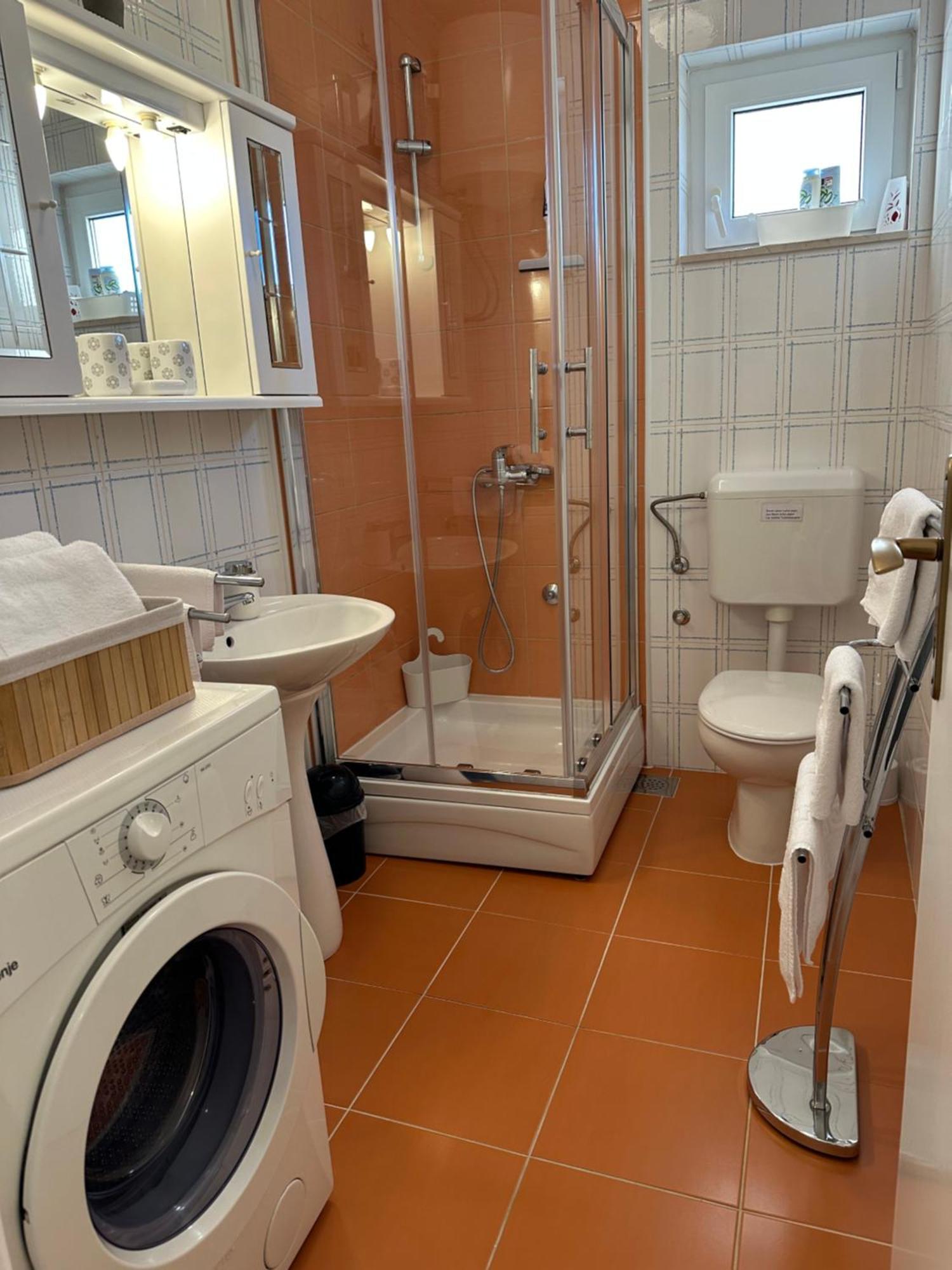 פרימוסטן Apartments - Rooms Vesna מראה חיצוני תמונה